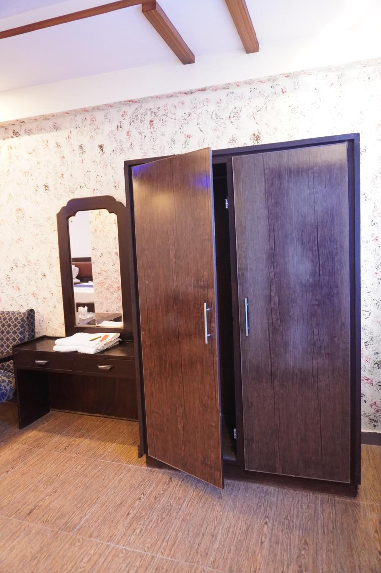 National Hotel Лахор Экстерьер фото
