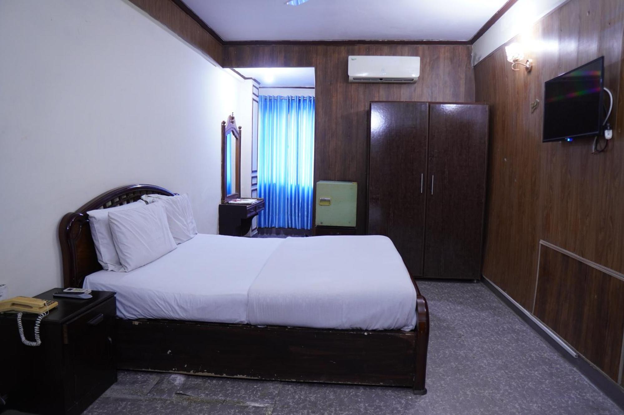 National Hotel Лахор Экстерьер фото